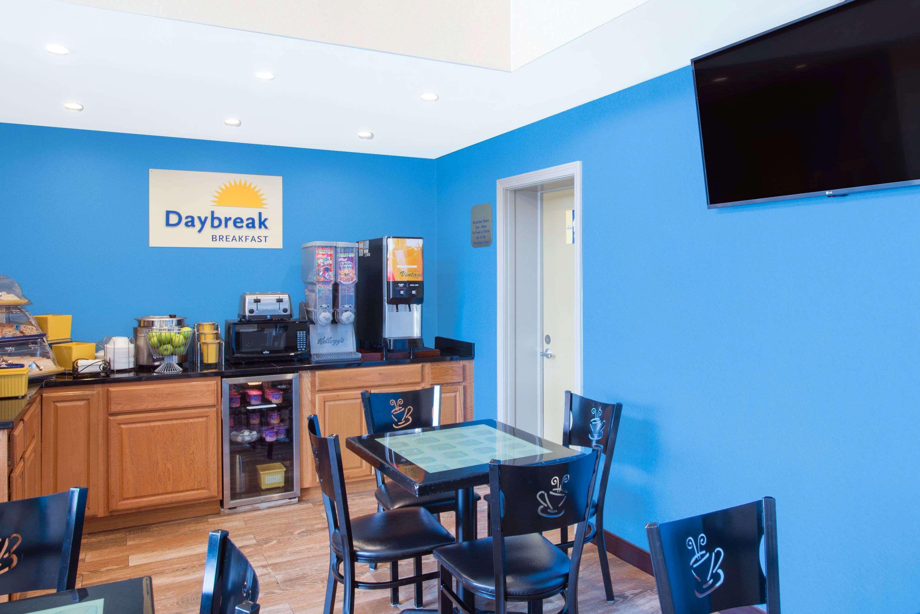 Days Inn By Wyndham New Haven Εξωτερικό φωτογραφία